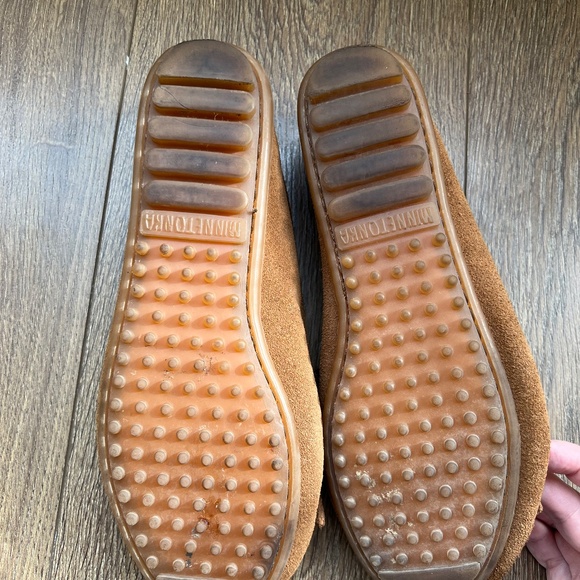 Minnetonka Women’s Kilty Hardsole Moccasin - Great Condition - Picture 7 of 7